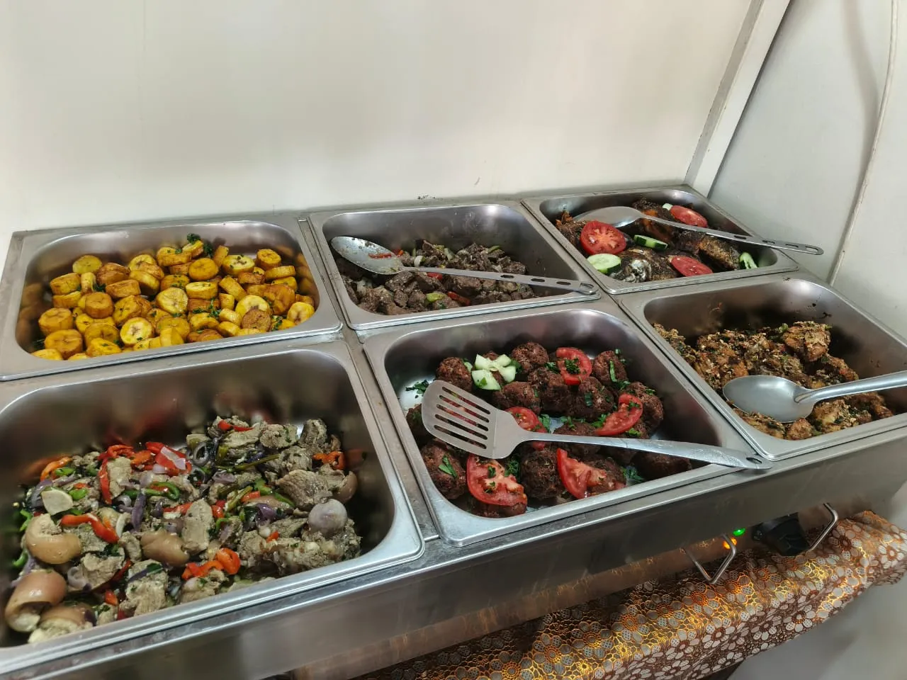 Buffet du restaurant de l'Anglicane Guest House — photo 9
