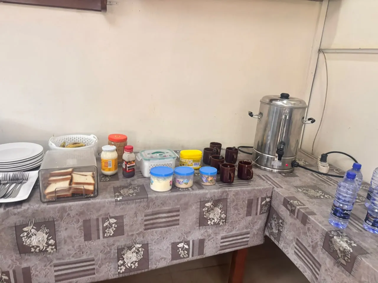 Buffet du restaurant de l'Anglicane Guest House — photo 2